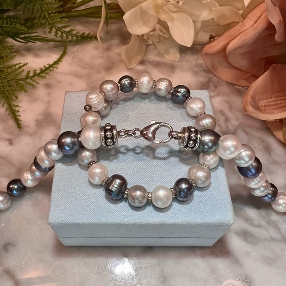 Vintage Handmade genuine Pearl bracelet. Black and white Pearls wrap bracelet - Picture 1 of 8